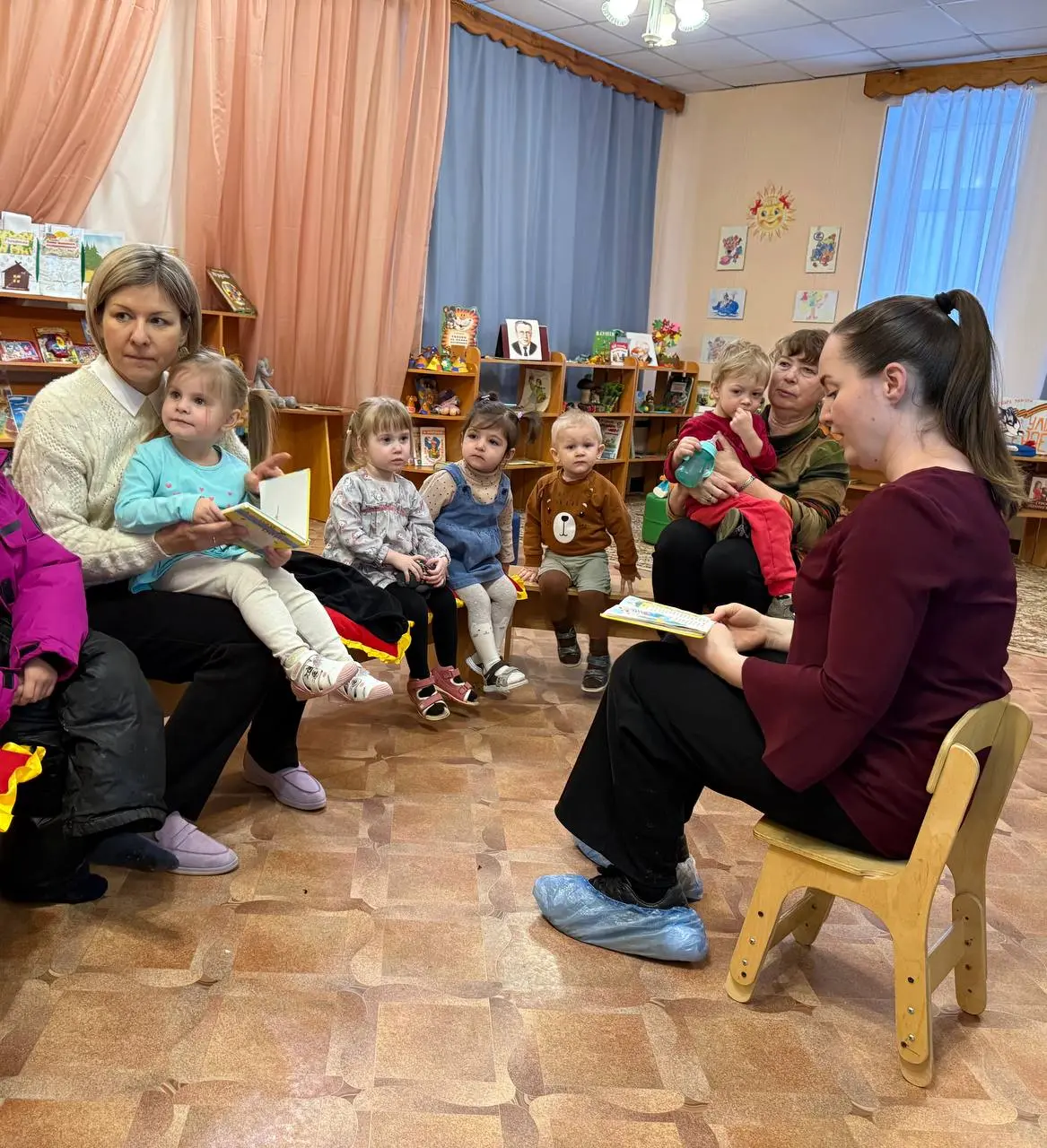 Самые маленькие воспитанники стали участниками литературного клуба.